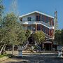 River Hotel
