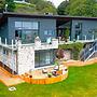 Charming 6-bed Escape- Balconies & Panoramic Views