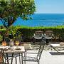 Chill Out Old Town & Seaview Apartments