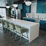 NEW Central SLC Apt l Citview l CLose to Skiing