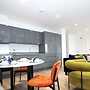 Sophisticated Modern 2 Bedroom Apartment in Solihull