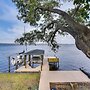 Hot Tub & Boat Dock: Getaway on Deer Point Lake!