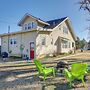 5 Mi to Marion Reservoir: Wizard of Oz-themed Home