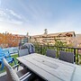 Walk to Lake Chelan: Mountain-view Condo w/ Grill!