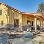 4 Mi to Wind Cave Nat'l Park: Creekside Cabin!