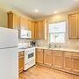 Half-mi to Galveston Strand: Charming Home w/ Yard