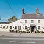 Idyllic Foodie Retreat above Silks Pub