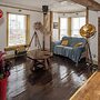 Quirky Apt - Sleeps 6 - Coastal Area - Parking