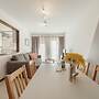 Espinho Modern 3 Bedroom Apartment by Vacationy