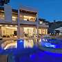 Zorada - Private Hollywood Hills Luxury With Endless Amenities and Cit