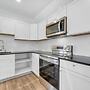 Spacious 3BR Detroit Apt Sleeps 7 + Wifi