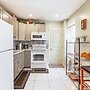 1 Mi to Philadelphia Zoo: Convenient Townhome!