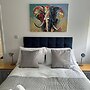 Bright & Cozy Hull Stay