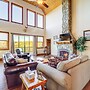 Mountain-view Deck: Group Getaway in Fleetwood
