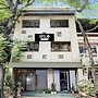 Cozy Deluxe Room Near Juhu Beach Mumbai
