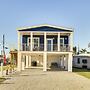 1 Mi to Beach Access: Home w/ Porch in Fort Myers!