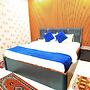 Hotel R K Villa 700 mtr Vishwanth Temple