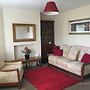 House-sleeps 5-parking-bbq-garden-patio