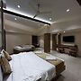 The Paradise Hotel - Luxury Stay