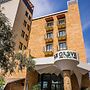 Le Grove Hotel