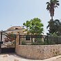 Villetta Nonno Seba Sleeps 4 Just a few Metres From the sea