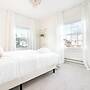 Ultra-Modern Luxe Sleek & Stunning Stay