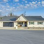 Walk Downtown: Remodeled Home in Murphys w/ Yard!