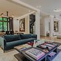 Mansion With Swimming Pool - 5bd/10p - Neuilly