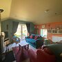 Cosy and Stylish Cottage in Thornhill