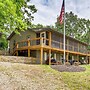 Truman Lake Retreat: Large Deck & On-site Fishing!