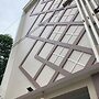 MURALI KRISHNA APART HOTEL