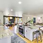 5 Mi to Lake Keowee: Stylish Salem Home w/ Yard!