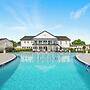Lake Castleton Apartments by Barsala