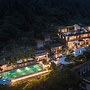 Wanfenglin Half Mountain View Hotel