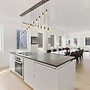 Midtown 5 Bedroom Duplex Luxury Penthouse, 2,500 sq ft, Sleeps 10, Man