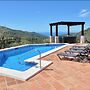 Villa El Dorado B&B and Wellness