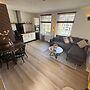 The Hideaway – 2-Bedroom Apartment with outdoor terrace & free parking