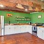 Near Vineyards: Country Condo in New Haven