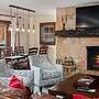 Modern 2 Bedroom Condo at the Base of Vail Mountain Next to Gondola On