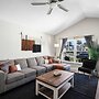 5 Minutes to Beach and Downtown Fire pit Grill