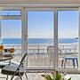9 Strandways - Sea Views Parking Beach Access