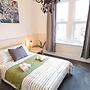 Large 3 Bed Flat Free Parking