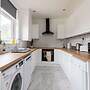 Free Parking - 4 Bedroom House