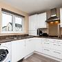 3 Bedroom House-private Parking