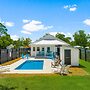 Beach House - 6th Street Retreat by PHG