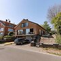 Huswell - Villa Near Beach With Double Parking