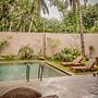 Villa with pool in an ecovillage Nido Fi