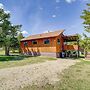 < 1 Mi to Tuttle Creek Lake: Cabin w/ 2 Kayaks!