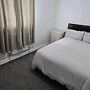 Milton Keynes - Sleeps 6 - Free Parking