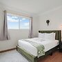 Tranquil 2BR with Coastal Mountain Views